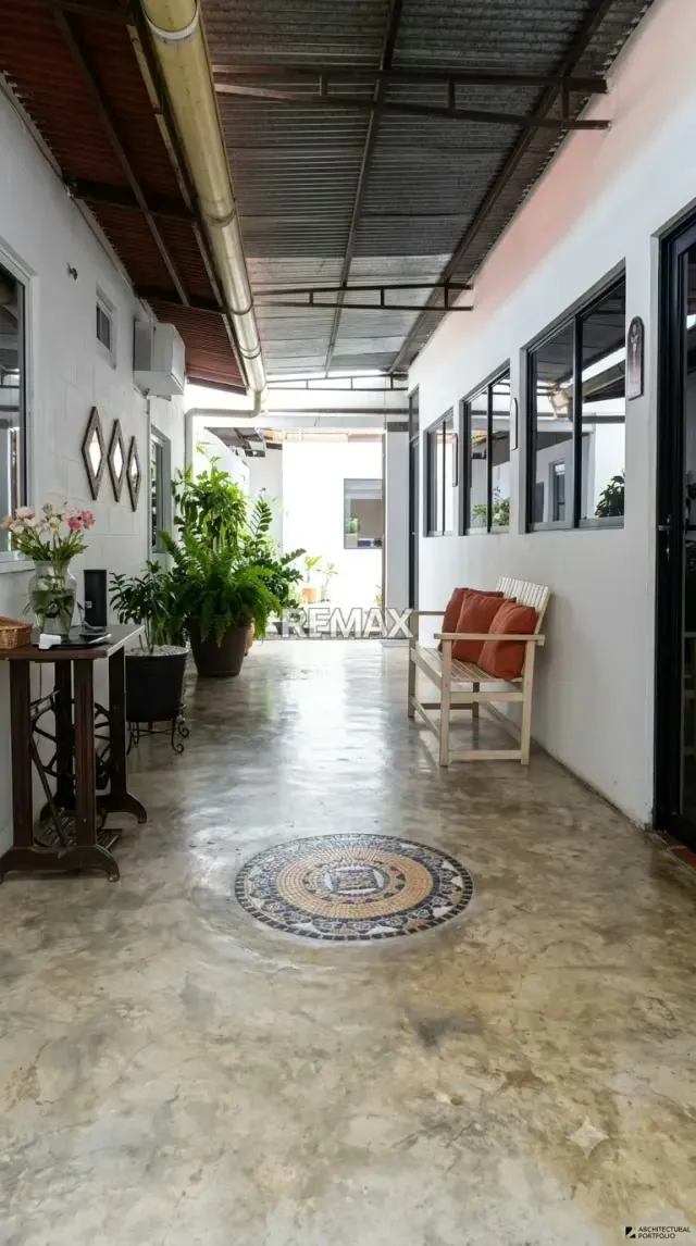 Extraordinaria Propiedad Mixta (Casa + Galpón y Local Comercial) en Esquina – Agua Viva - 3