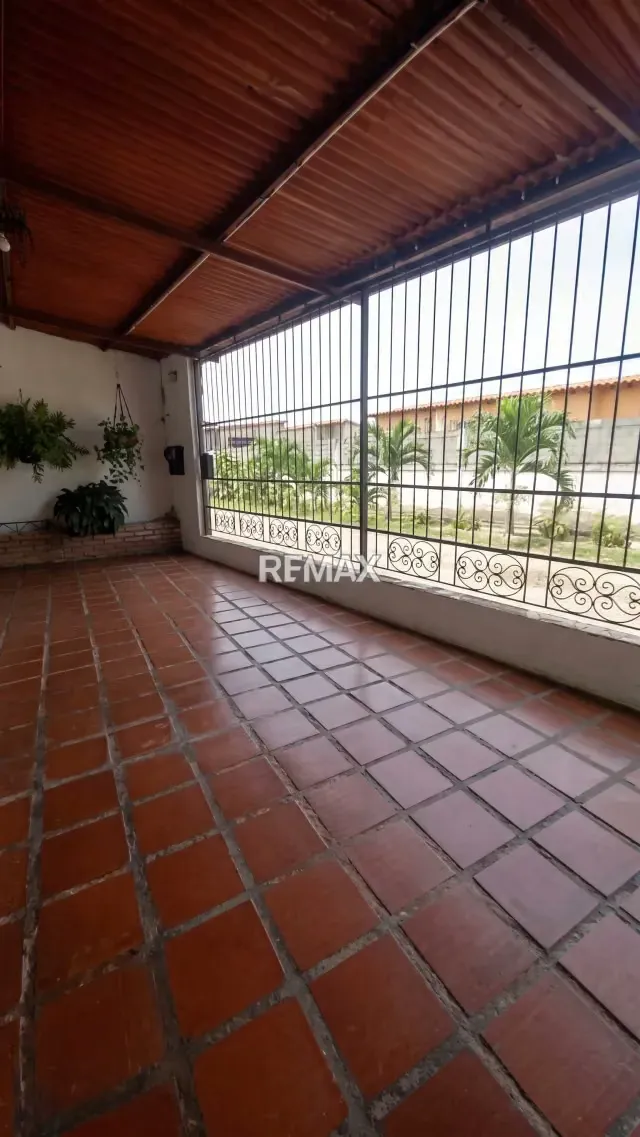 Extraordinaria Propiedad Mixta (Casa + Galpón y Local Comercial) en Esquina – Agua Viva - 7