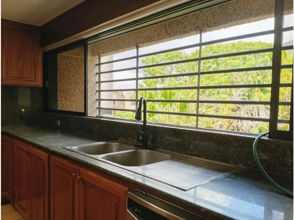 Alquilo fabuloso apartamento 411m2 5hab 6b 3p Los Chorros 9110 - 25