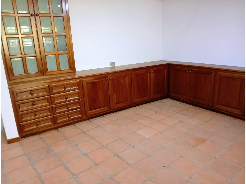 Alquilo fabuloso apartamento 411m2 5hab 6b 3p Los Chorros 9110 - 29