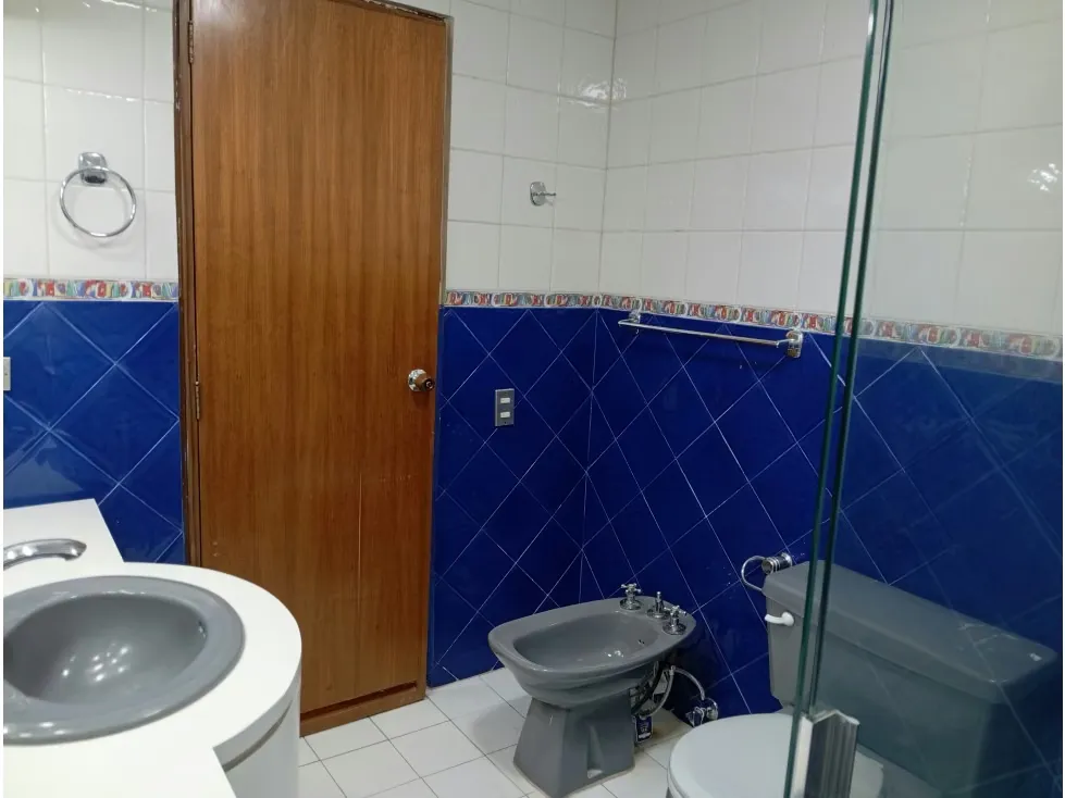 Alquilo fabuloso apartamento 411m2 5hab 6b 3p Los Chorros 9110 - 35