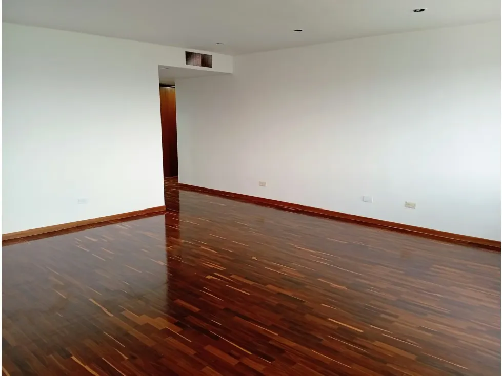 Alquilo fabuloso apartamento 411m2 5hab 6b 3p Los Chorros 9110 - 42