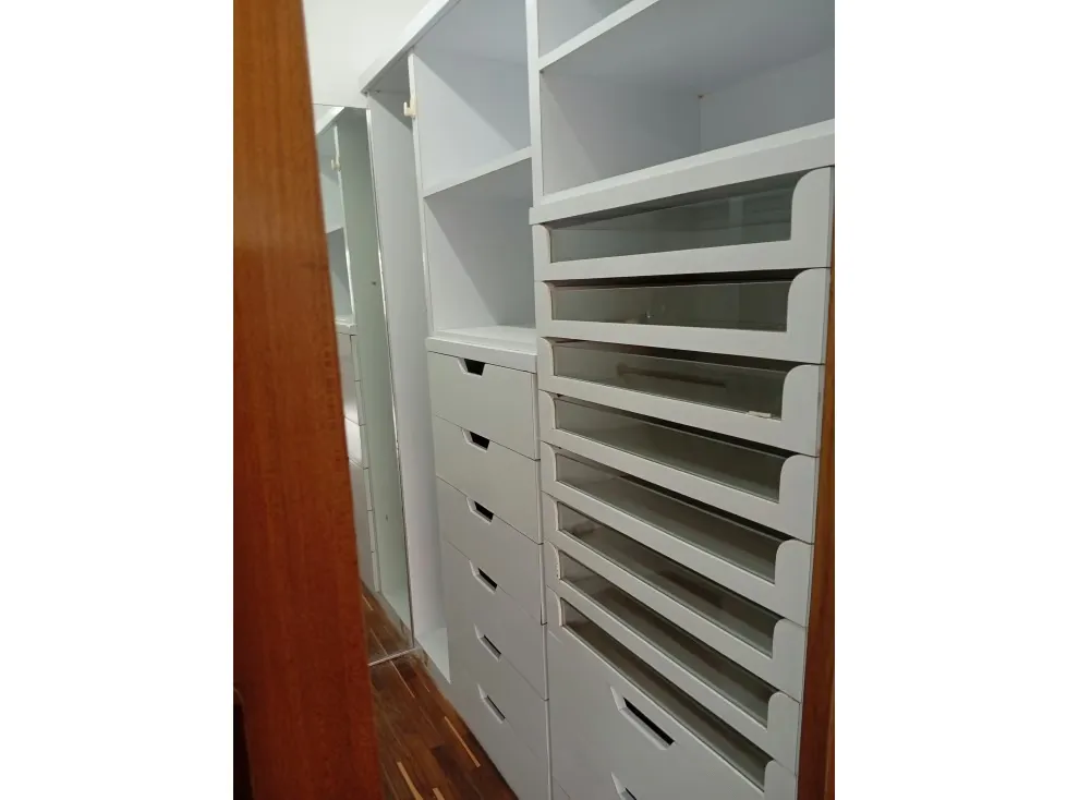 Alquilo fabuloso apartamento 411m2 5hab 6b 3p Los Chorros 9110 - 46