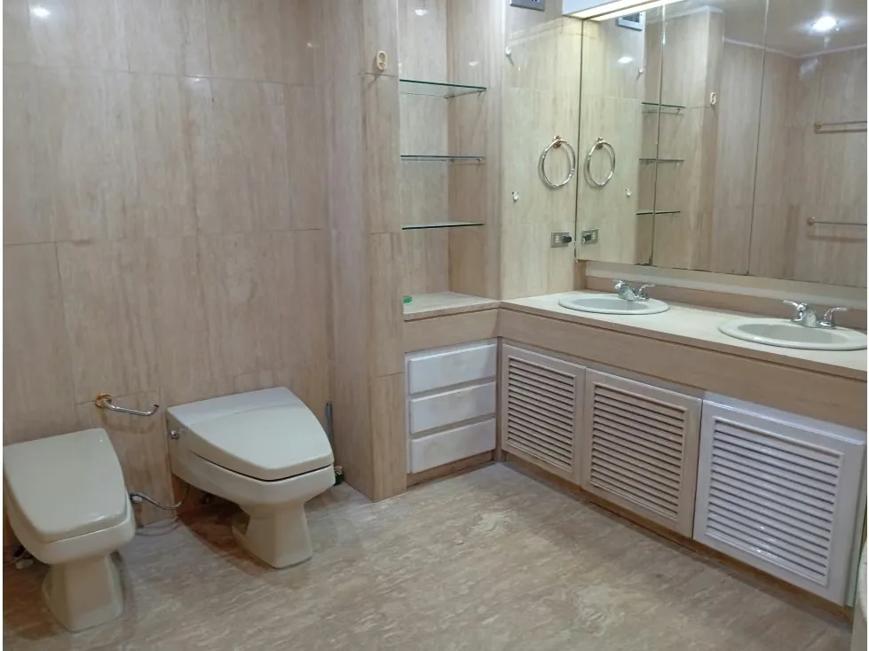 Alquilo fabuloso apartamento 411m2 5hab 6b 3p Los Chorros 9110 - 51