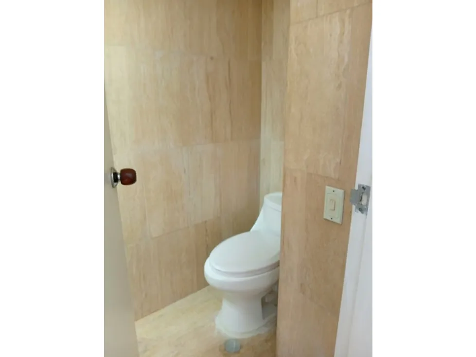 Alquilo fabuloso apartamento 411m2 5hab 6b 3p Los Chorros 9110 - 52