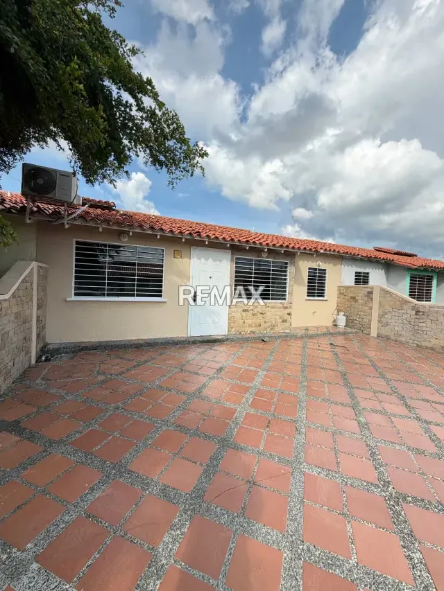 CASA EN ALQUILER - URBANIZACIÓN LOMAS DE SANTA SOFIA