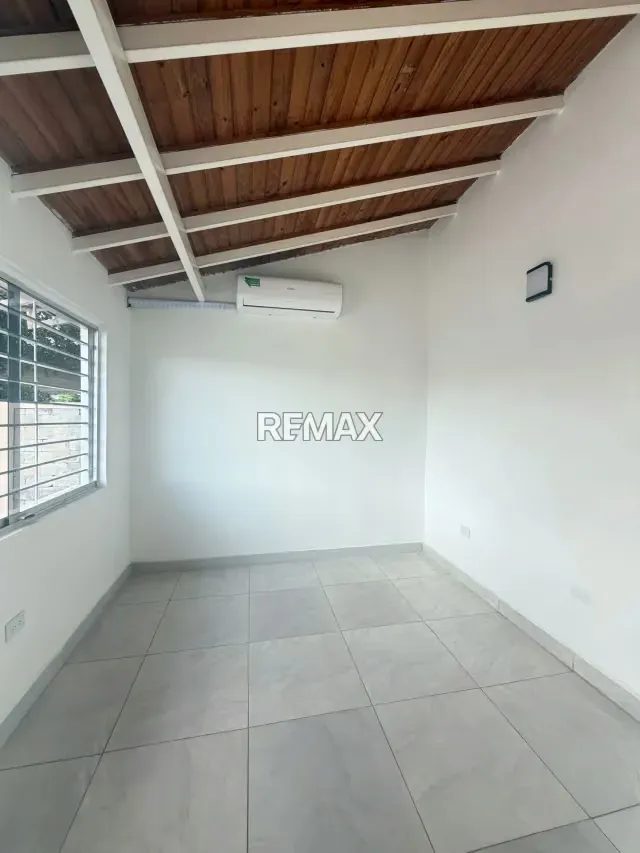 CASA EN ALQUILER - URBANIZACIÓN LOMAS DE SANTA SOFIA - 2
