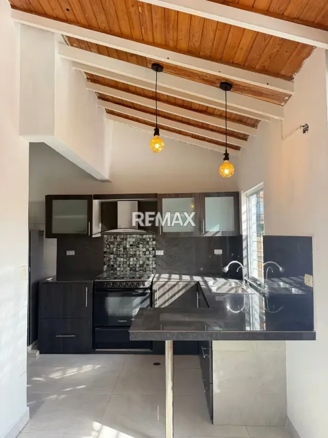 CASA EN ALQUILER - URBANIZACIÓN LOMAS DE SANTA SOFIA - 4