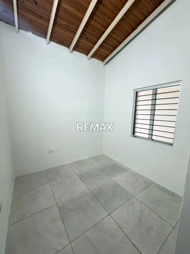 CASA EN ALQUILER - URBANIZACIÓN LOMAS DE SANTA SOFIA - 6