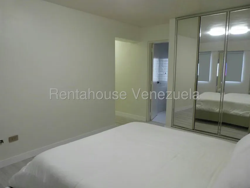 Apartamento (1 Nivel) en Alquiler en Los Dos Caminos, Distrito Metropolitano - 27