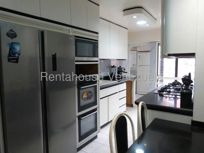 Apartamento (1 Nivel) en Alquiler en Los Dos Caminos, Distrito Metropolitano - 30