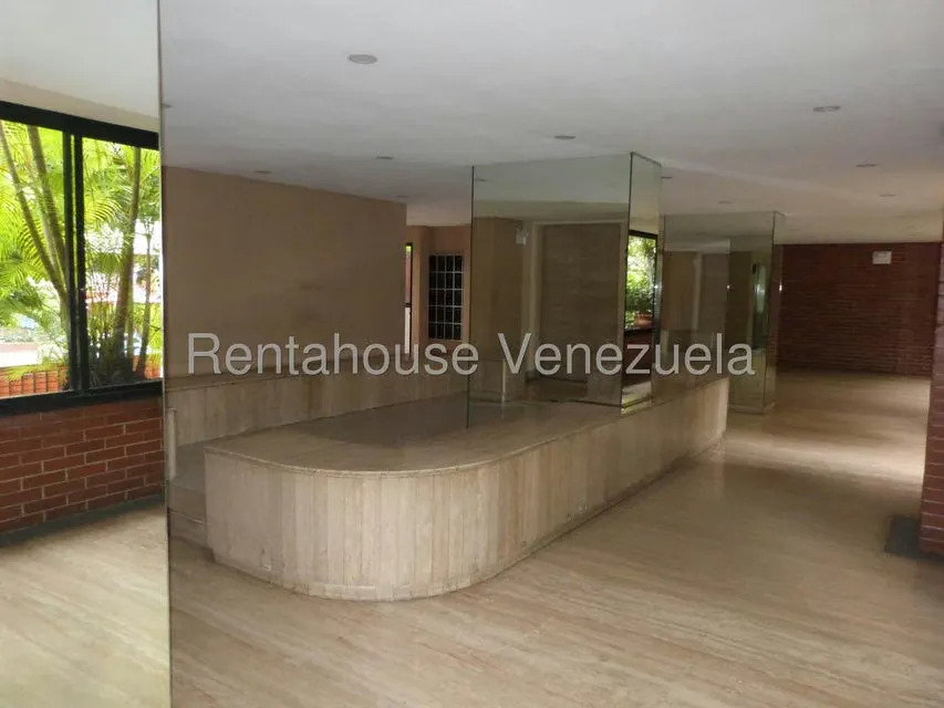 Apartamento (1 Nivel) en Alquiler en Los Dos Caminos, Distrito Metropolitano - 4