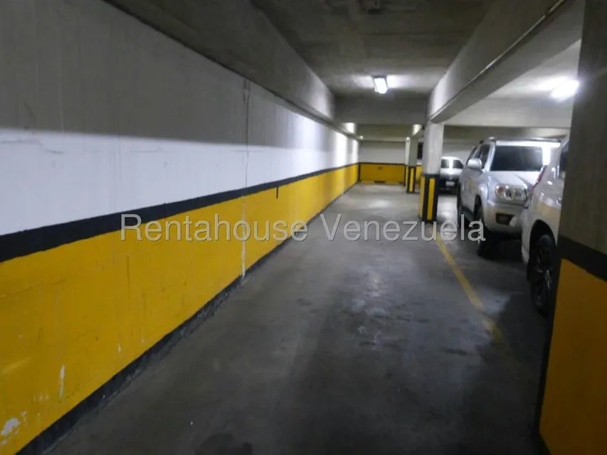 Apartamento (1 Nivel) en Alquiler en Los Dos Caminos, Distrito Metropolitano - 42
