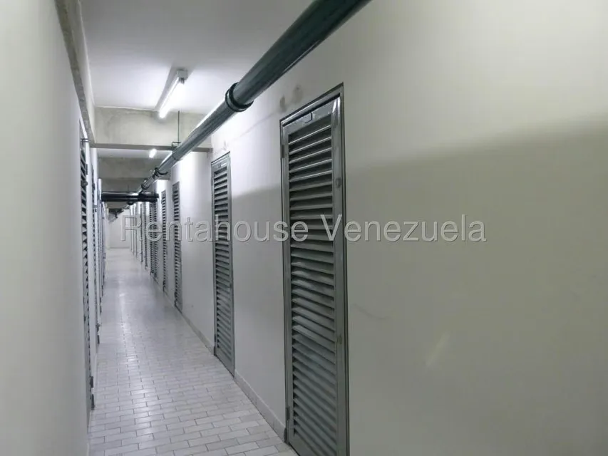 Apartamento (1 Nivel) en Alquiler en Los Dos Caminos, Distrito Metropolitano - 44