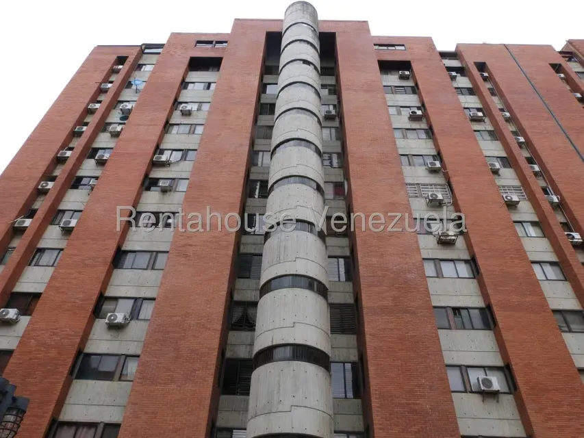 Apartamento (1 Nivel) en Alquiler en Los Dos Caminos, Distrito Metropolitano - 46