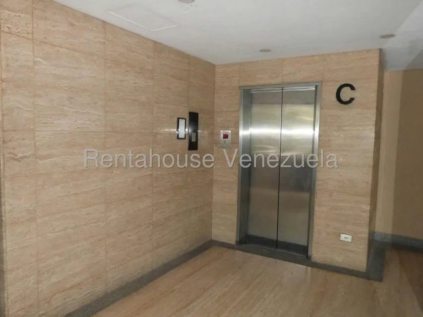 Apartamento (1 Nivel) en Alquiler en Los Dos Caminos, Distrito Metropolitano - 6