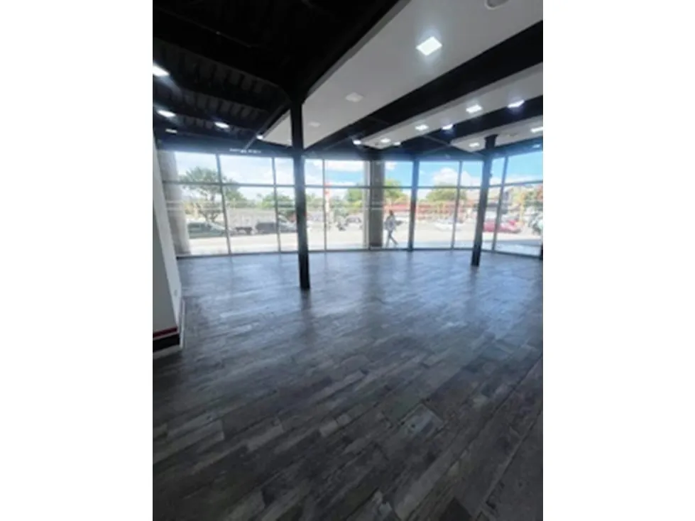 LOCAL COMERCIAL - LOS DOS CAMINOS - 182 Mts2 - 4