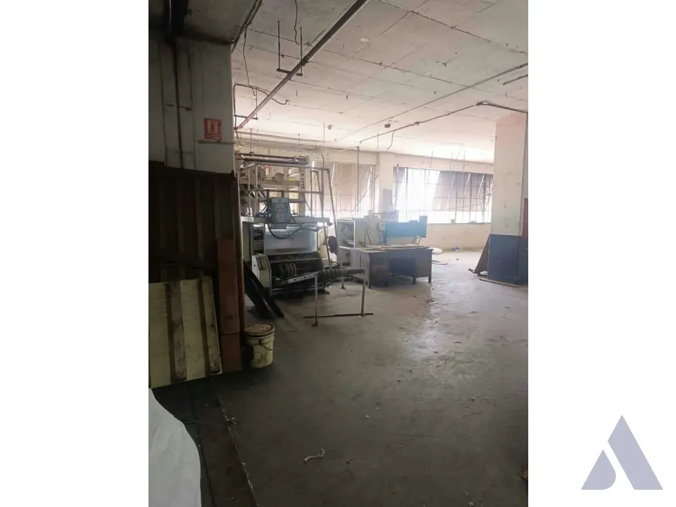 Vendo local comercial c/ galpón 1049m2 Lebrun 2150
