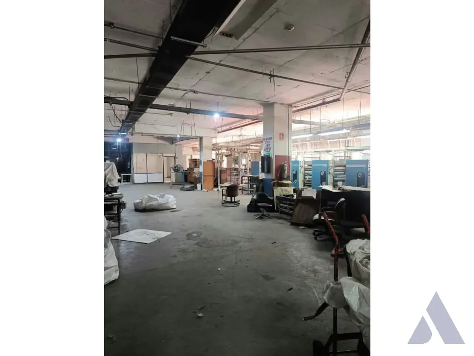 Vendo local comercial c/ galpón 1049m2 Lebrun 2150 - 12