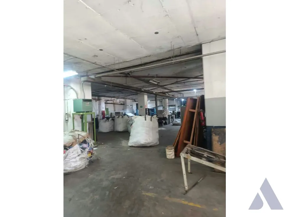 Vendo local comercial c/ galpón 1049m2 Lebrun 2150 - 13