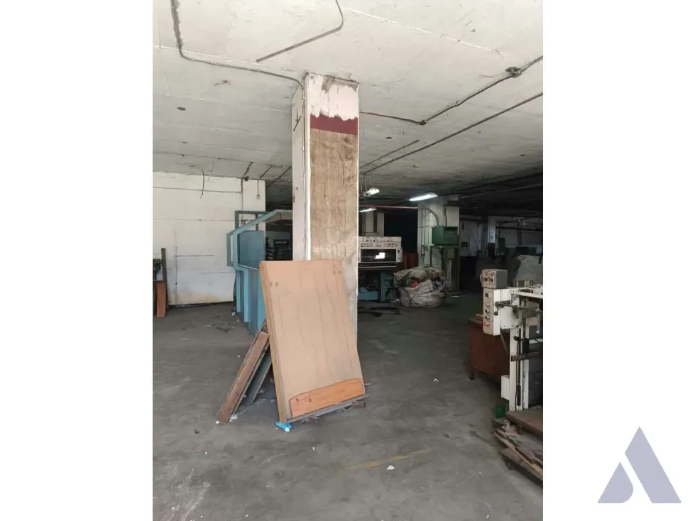 Vendo local comercial c/ galpón 1049m2 Lebrun 2150 - 14