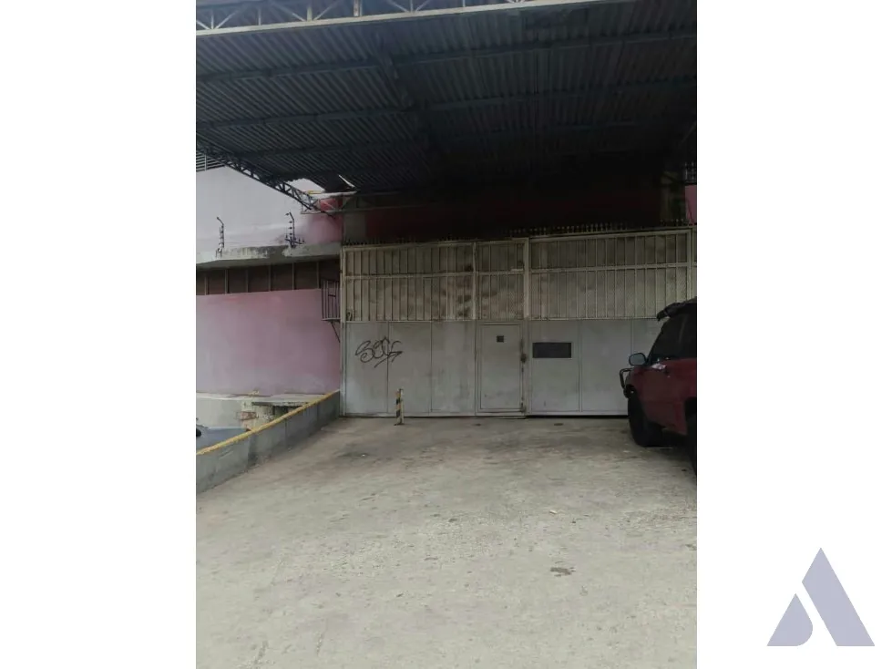 Vendo local comercial c/ galpón 1049m2 Lebrun 2150 - 4