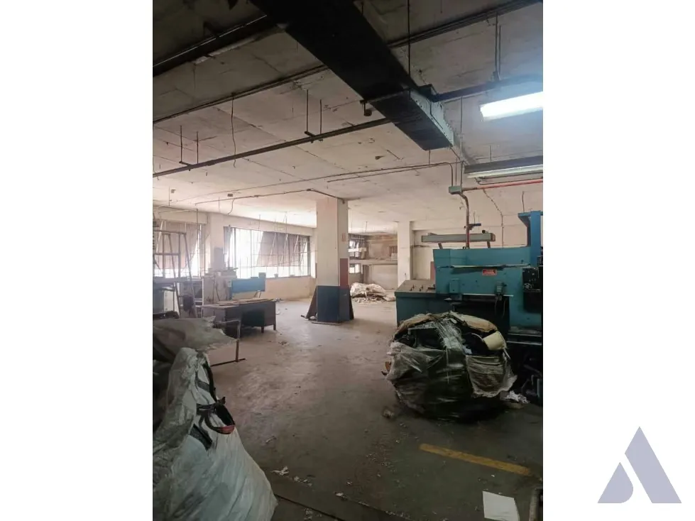 Vendo local comercial c/ galpón 1049m2 Lebrun 2150 - 5