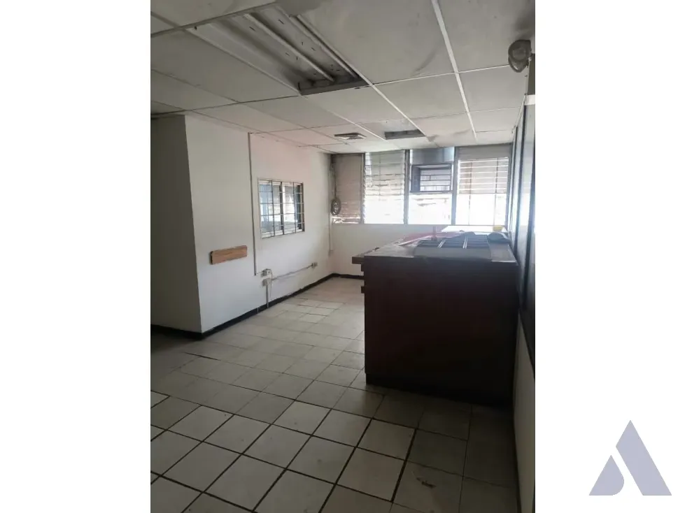Vendo local comercial c/ galpón 1049m2 Lebrun 2150 - 6