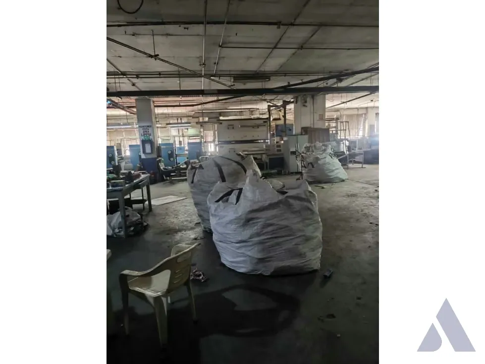 Vendo local comercial c/ galpón 1049m2 Lebrun 2150 - 7