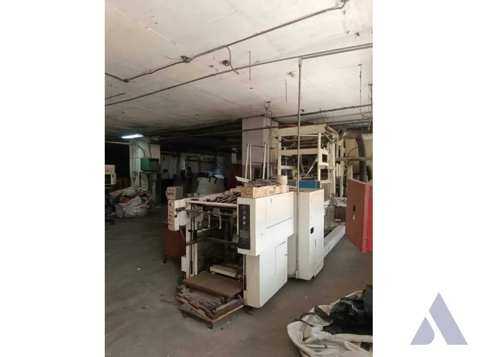 Vendo local comercial c/ galpón 1049m2 Lebrun 2150 - 8