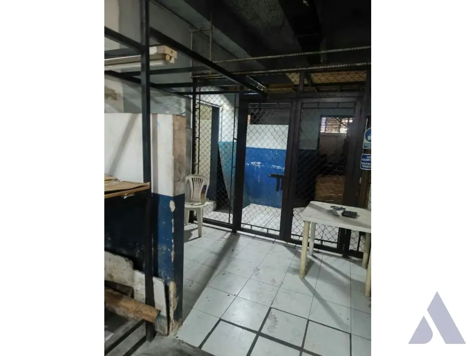 Vendo local comercial c/ galpón 1049m2 Lebrun 2150 - 9