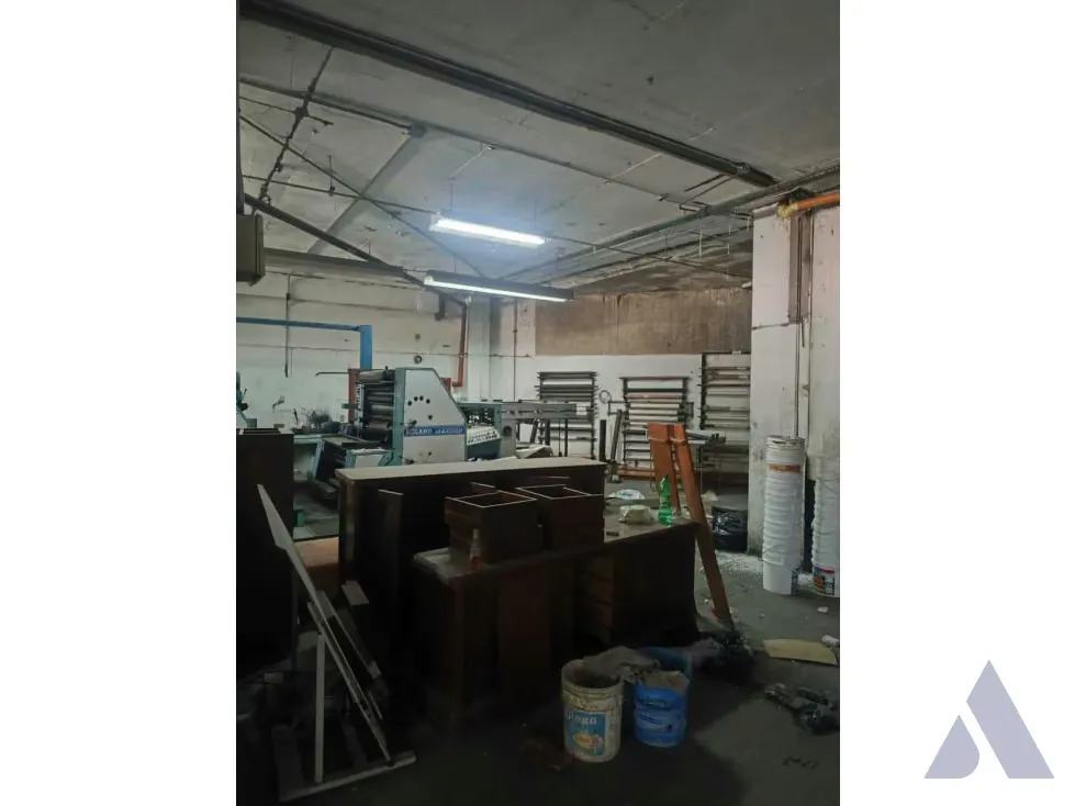 Vendo local comercial c/ galpón 1049m2 Lebrun 2150 - 10