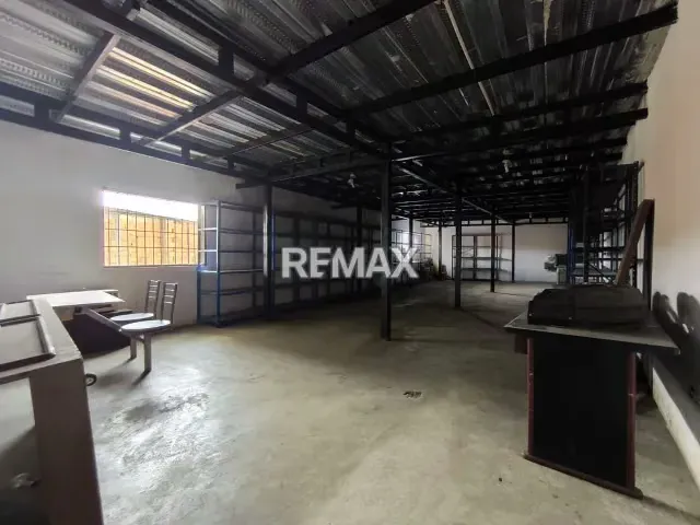 VENDO LOCAL COMERCIAL ZONA REPUESTERA BARQUISIMETO - 4