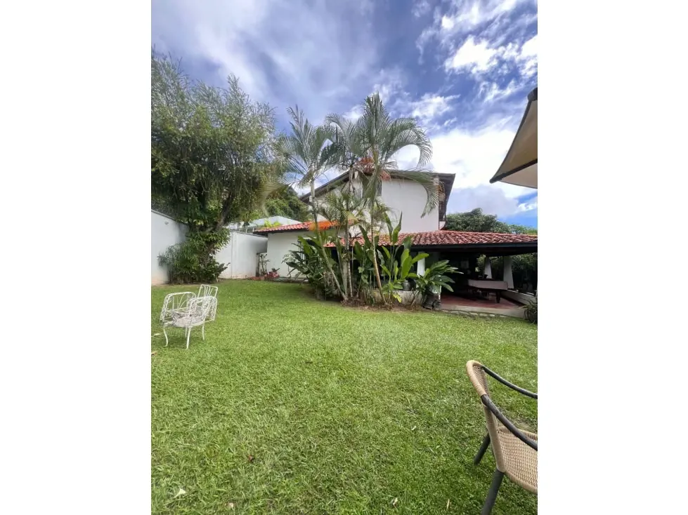 Vendo casa 500m2 Prados del Este 5440