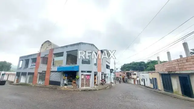 Se Alquila Local Comercial, 1er Piso con vista a la Calle Principal Barrio Las Flores