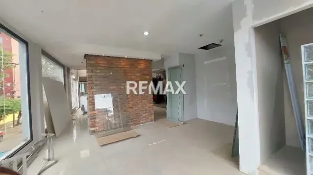 Se Alquila Local Comercial, 1er Piso con vista a la Calle Principal Barrio Las Flores - 2