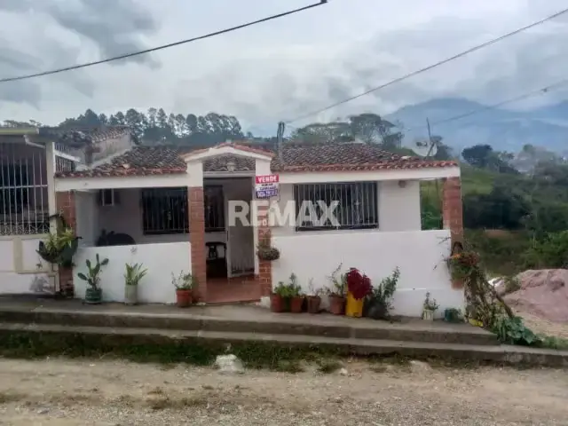 Casa en lomas blancas del cárdenas, cerca de la escuela de guardias de cordero urb la nueva Jerusalén.