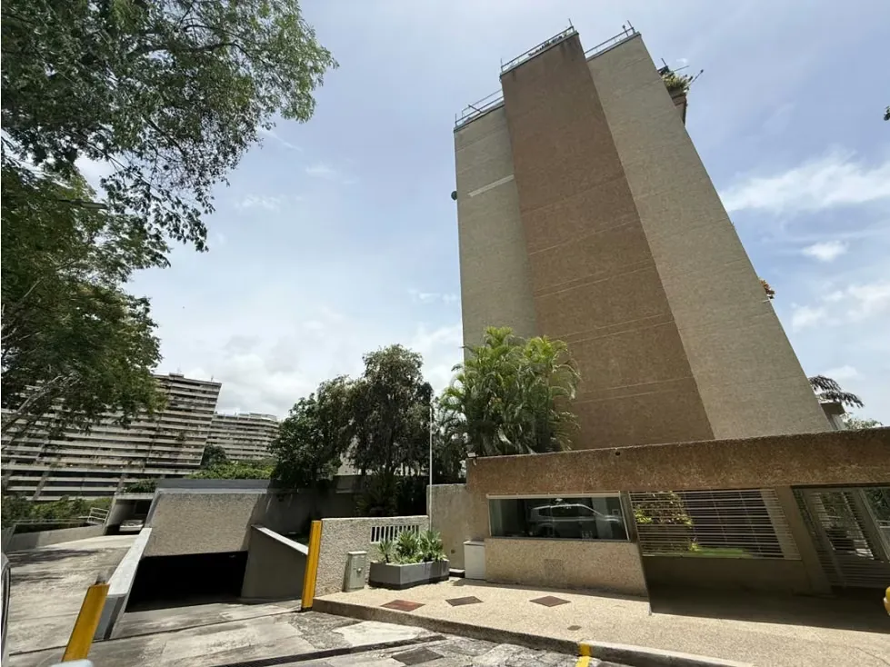 Se alquila Apto 264m² 3h+1s/2b+2s/2p Santa Rosa de Lima
