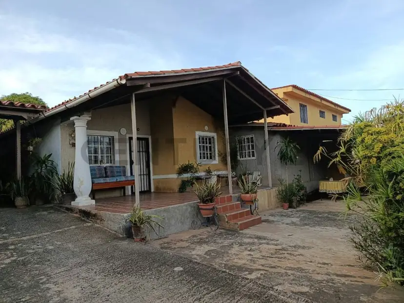 Casa en la Asunción, cerca de todos los servicios públicos
