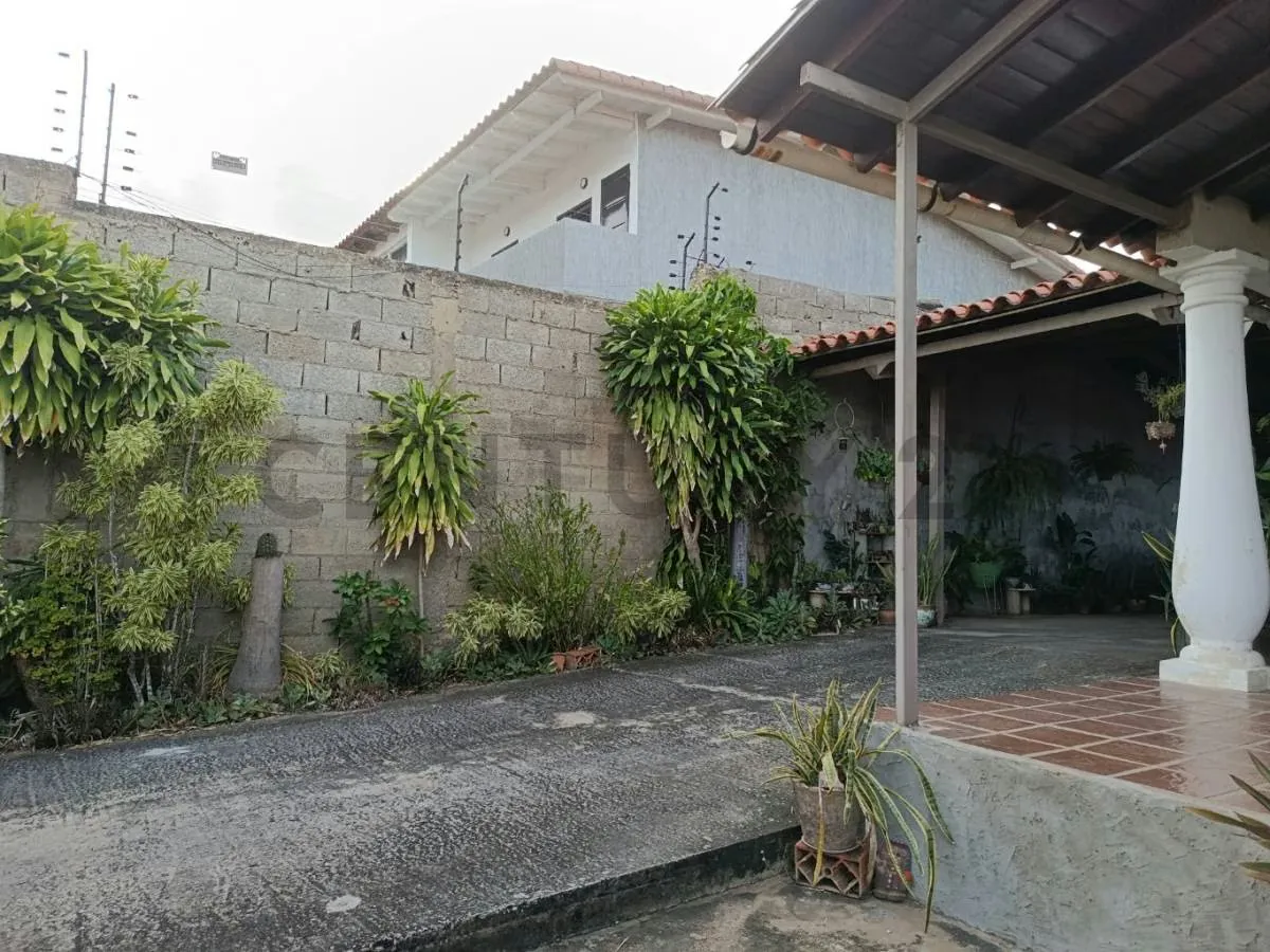 Casa en la Asunción, cerca de todos los servicios públicos - 2