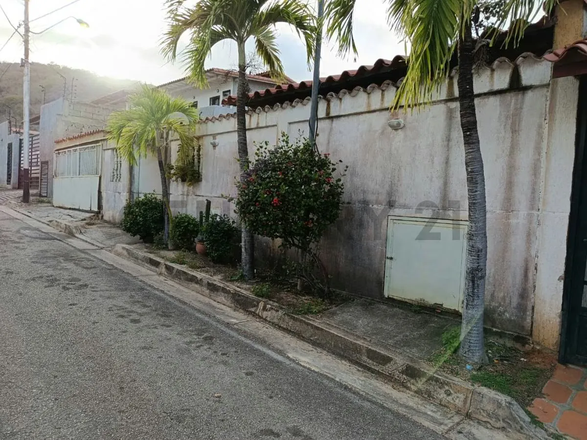 Casa en la Asunción, cerca de todos los servicios públicos - 3