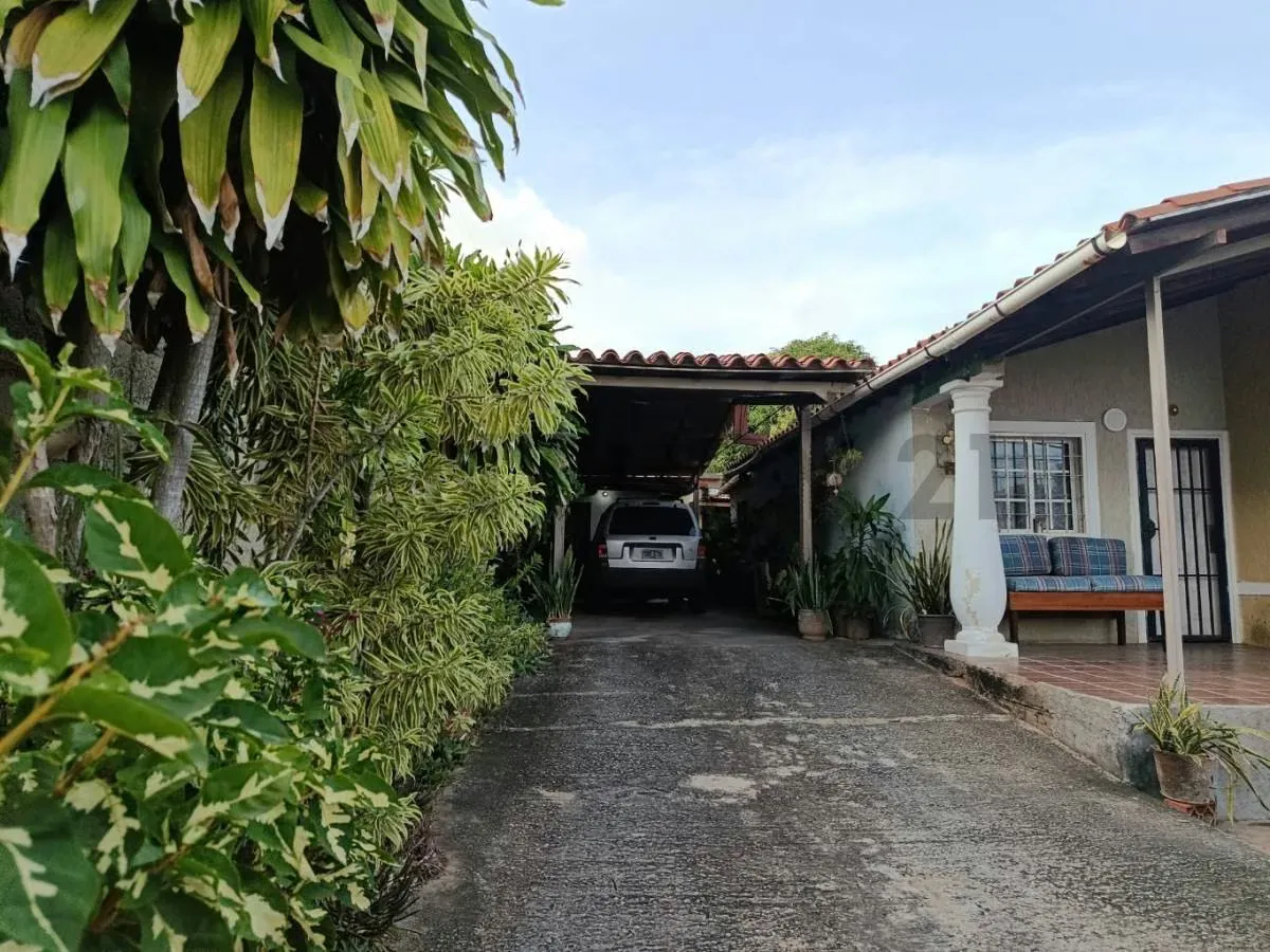 Casa en la Asunción, cerca de todos los servicios públicos - 4