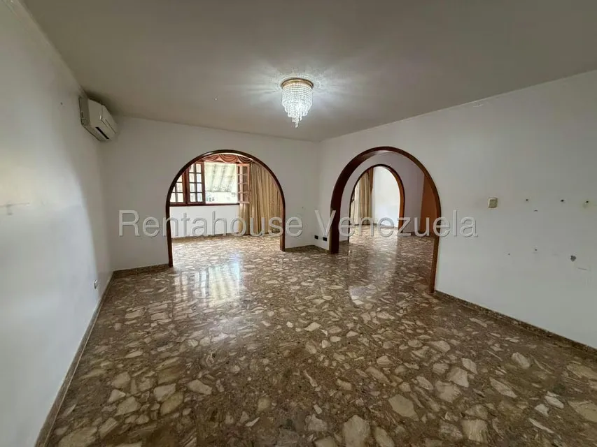 Casa (Multipes Niveles) en Venta en Colinas de Santa Monica, Distrito Metropolitano - 13