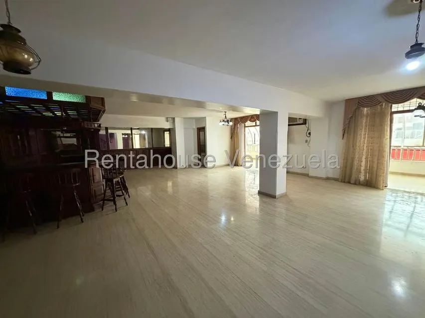 Casa (Multipes Niveles) en Venta en Colinas de Santa Monica, Distrito Metropolitano - 26