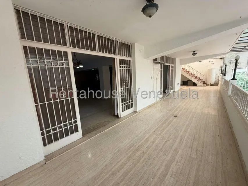 Casa (Multipes Niveles) en Venta en Colinas de Santa Monica, Distrito Metropolitano - 32