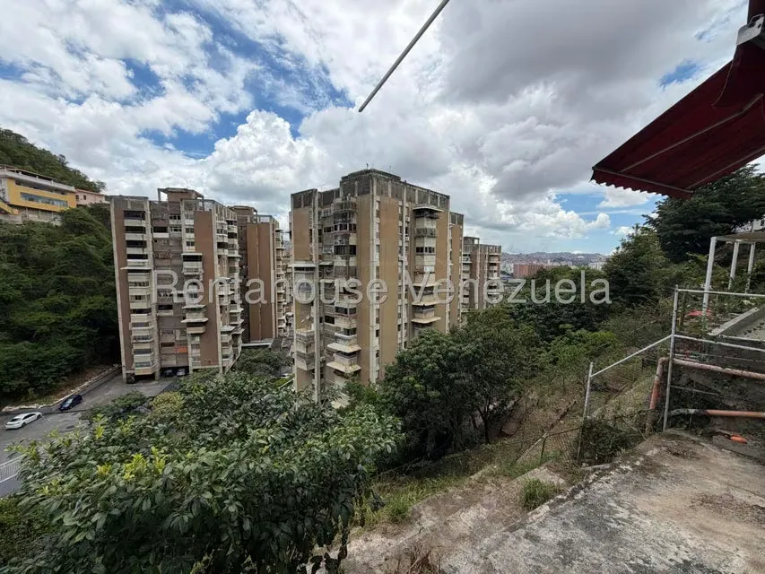 Casa (Multipes Niveles) en Venta en Colinas de Santa Monica, Distrito Metropolitano - 36