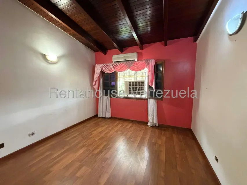 Casa (Multipes Niveles) en Venta en Colinas de Santa Monica, Distrito Metropolitano - 49
