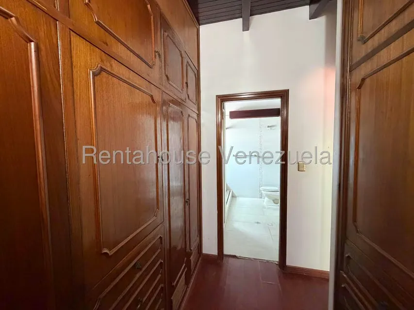 Casa (Multipes Niveles) en Venta en Colinas de Santa Monica, Distrito Metropolitano - 52