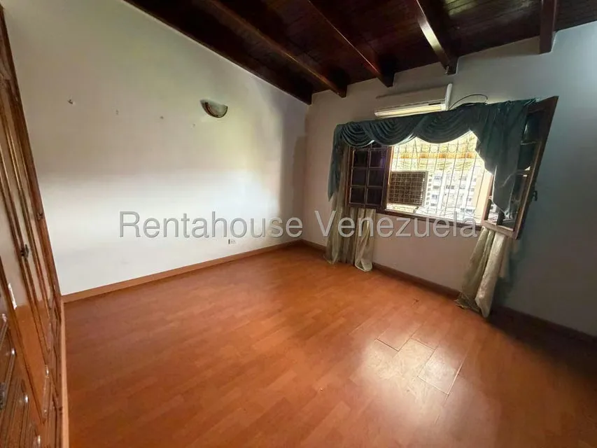 Casa (Multipes Niveles) en Venta en Colinas de Santa Monica, Distrito Metropolitano - 55