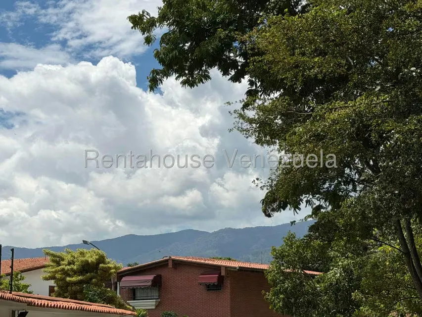 Casa (Multipes Niveles) en Venta en Colinas de Santa Monica, Distrito Metropolitano - 60